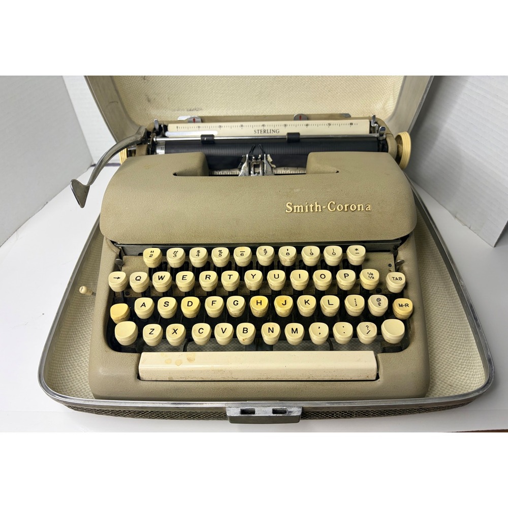 Vtg 1950s Smith-Corona Sterling Portable Manual Typewriter Tan Holiday Case